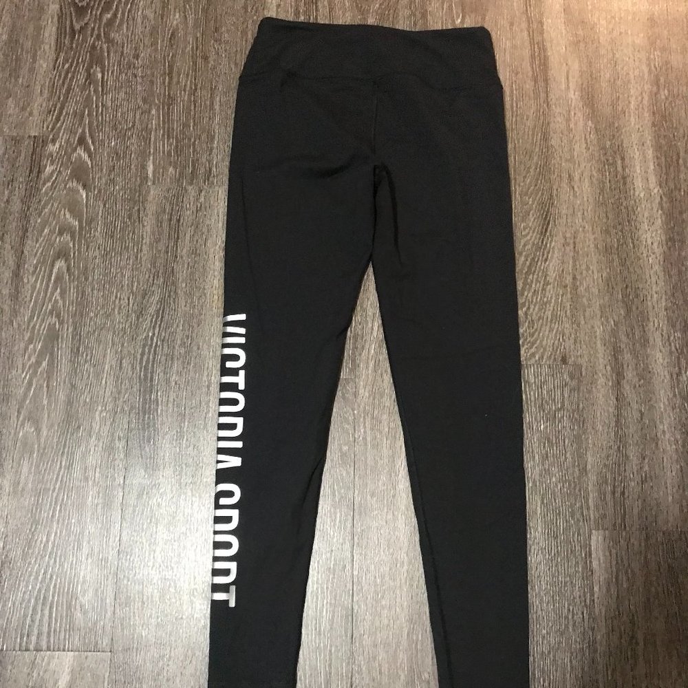 Size M Victoria Sport Leggings